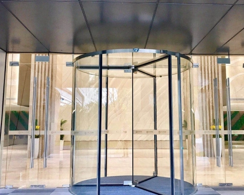 Sas d’entrée vitré en aluminium 